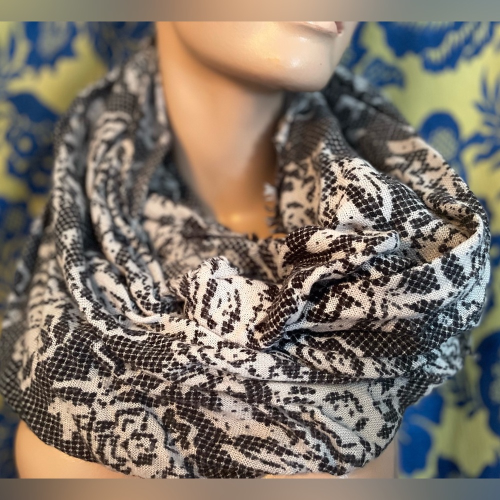 Rose lace pattern wrap scarf